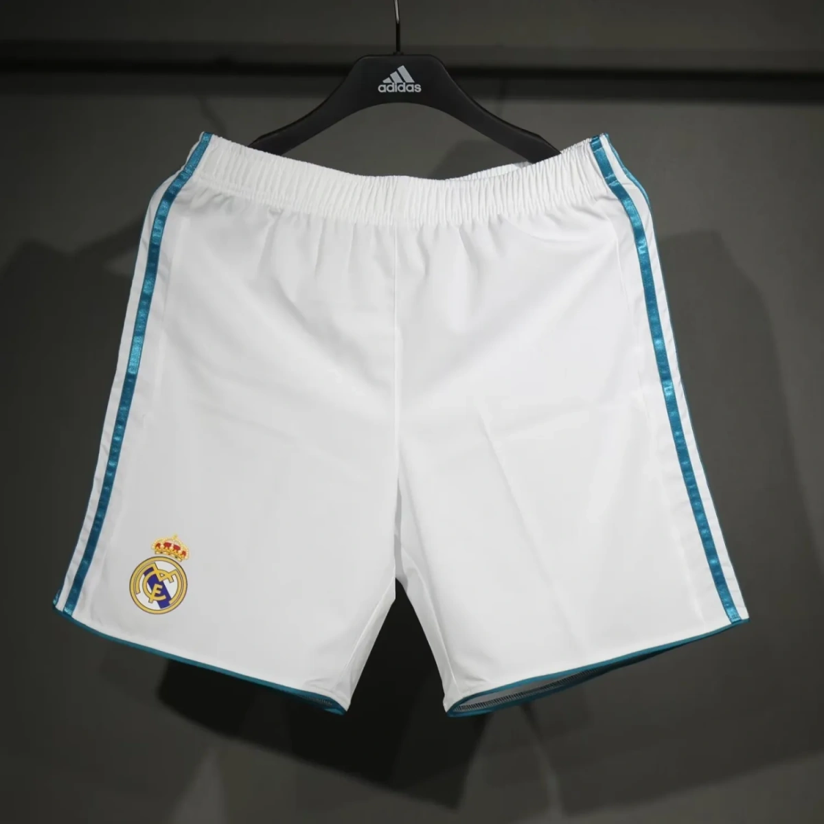 Short Real Madrid 2017/18 Home - Retrô - Versão Jogador