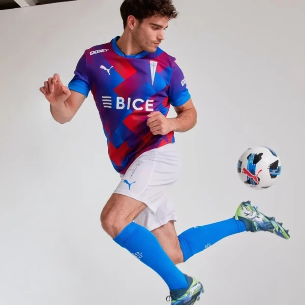 Kit Camisa + Short Universidad Católica 2025 Third