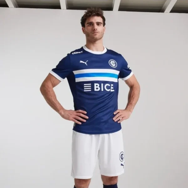 Kit Camisa + Short Universidad Católica 2025 Away